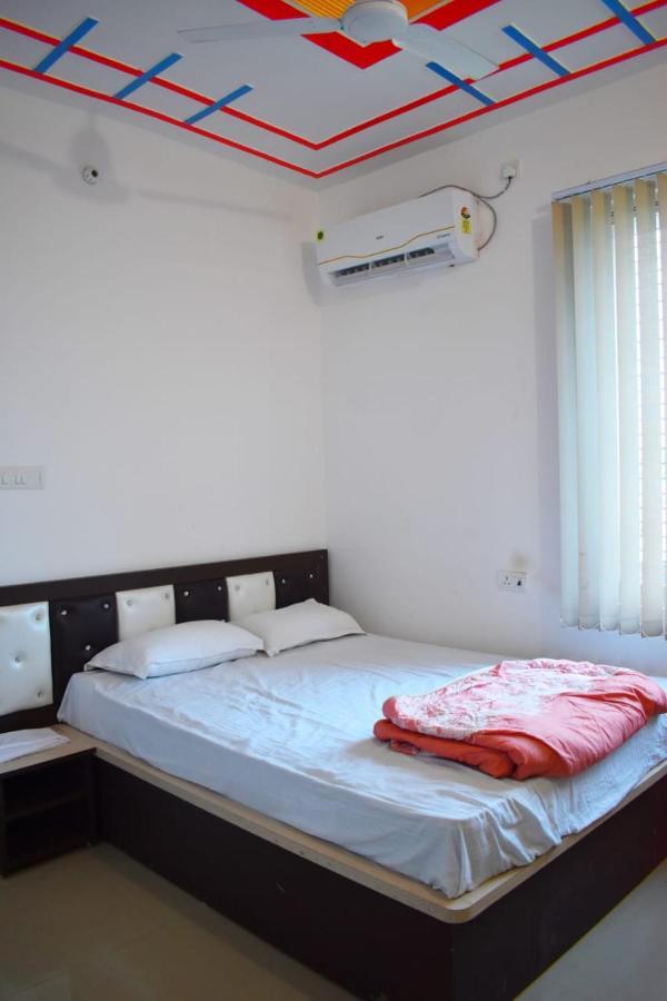 Hotel Vishal Buxar Kültér fotó